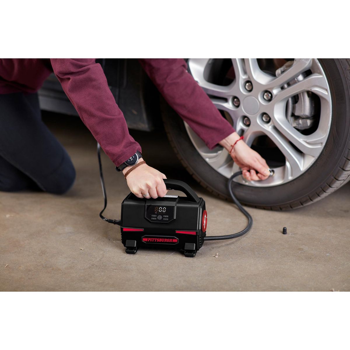 12V 120 PSI Tire Inflator with LED Light I63319