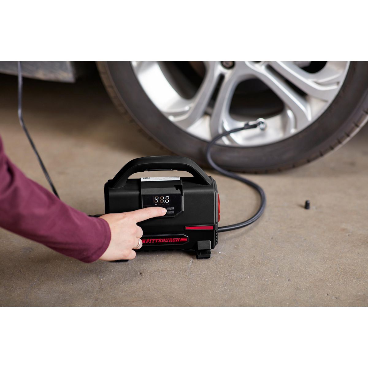 12V 120 PSI Tire Inflator with LED Light I63319