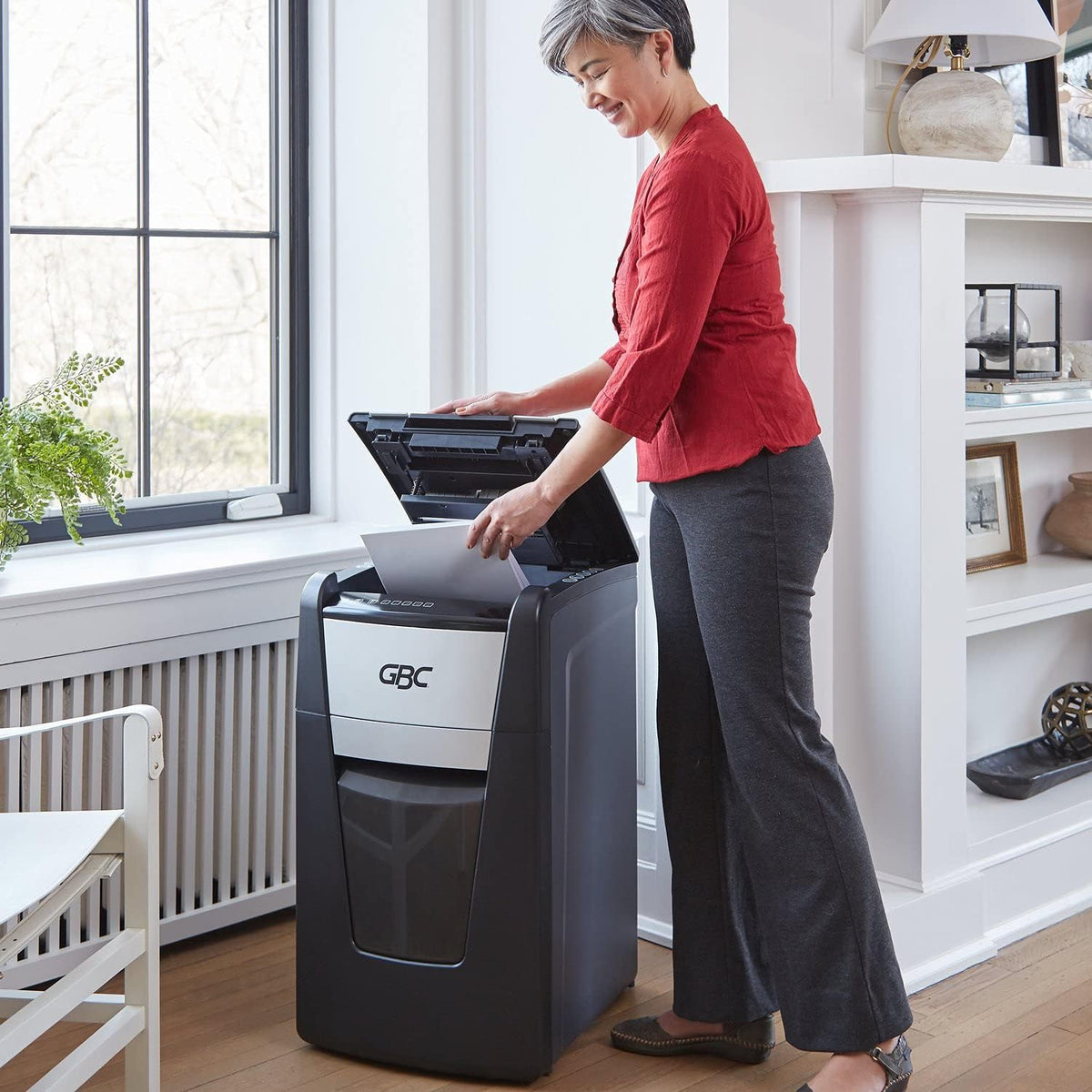 Auto Feed 100 Sheet Super Cross-Cut Paper Shredder W84950