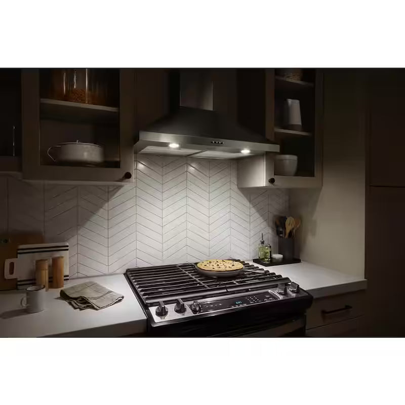 Wall-Mount Range Hood with light in Stainless Steel Q580
