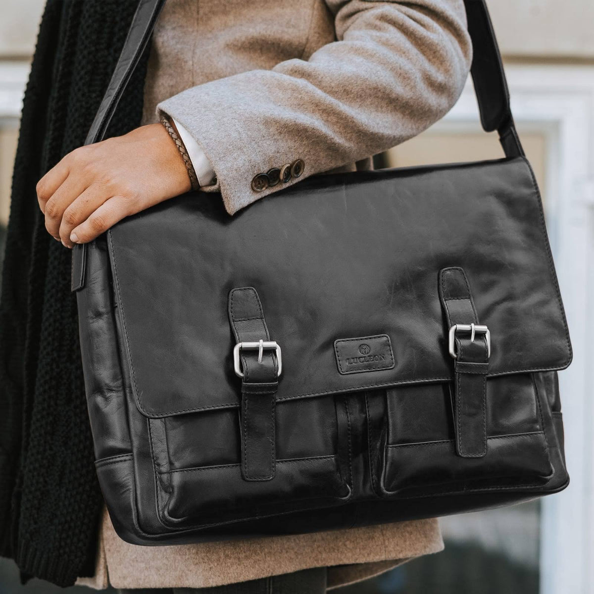 Black Leather Messenger Bag L709608