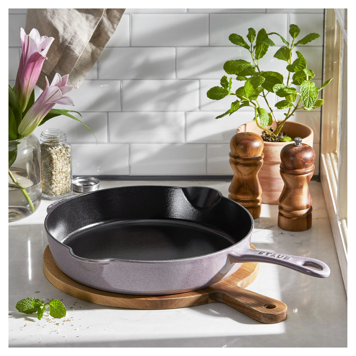 11'' Cast Iron Deep Skillet P96292