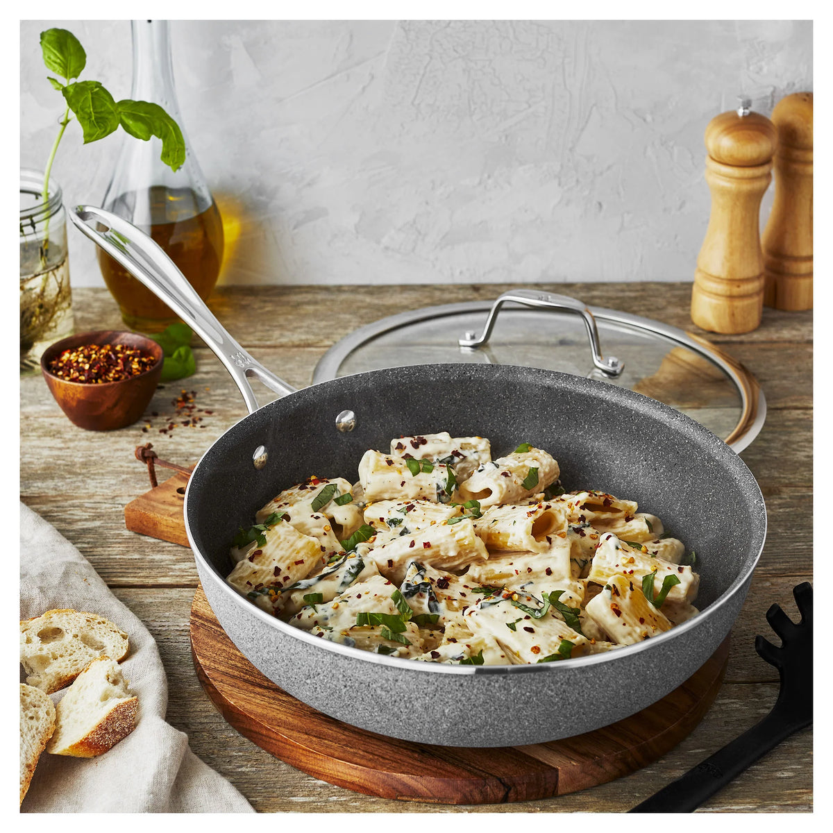 11 Aluminum Non-Stick Pan with Lid O504