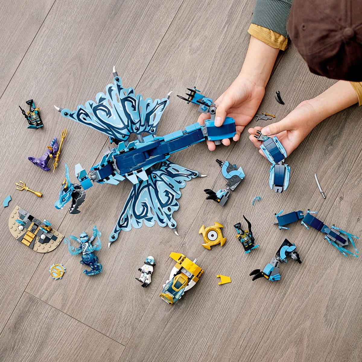 Water Dragon Toy Building Set with 5 Minifigures P56460