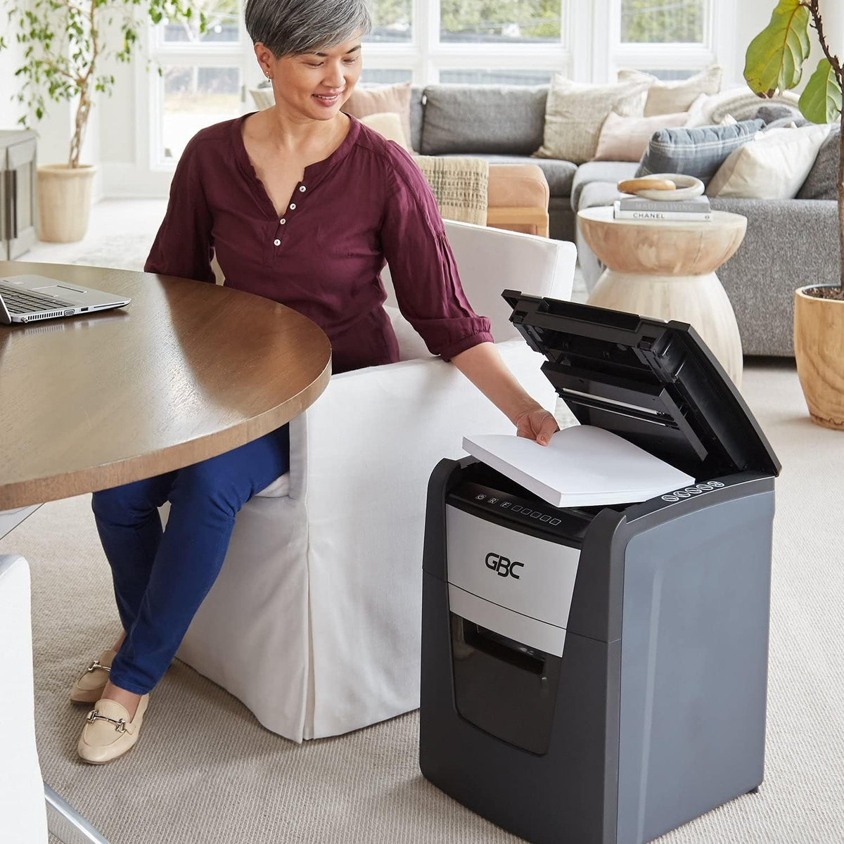 Auto Feed 100 Sheet Super Cross-Cut Paper Shredder W84950